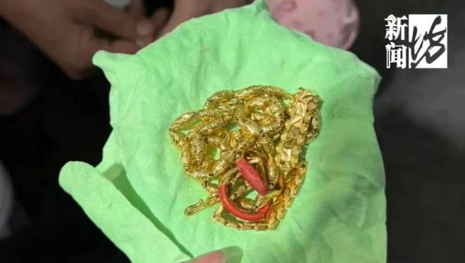 男子大扫除将旧冰箱卖了 母亲说里面有现金、金饰玉器