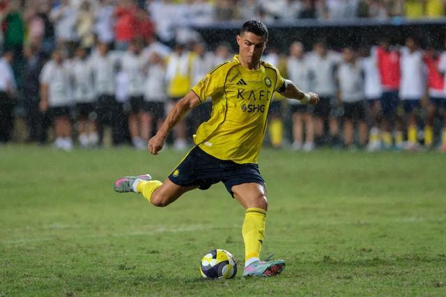 年薪2亿欧元的41岁老汉C罗急了 公开罢赛反被怼