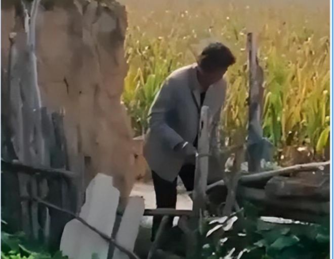 女子发现姑姑偷玉米被姑父棒杀 手机录到行凶过程