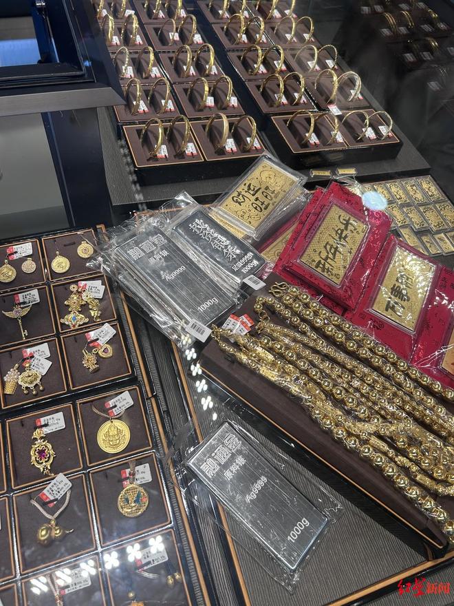 金银＂大跳水＂ 深圳水贝有档口单日卖出200万元金条